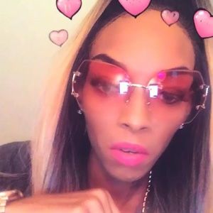 Meet your Posher, Latoya